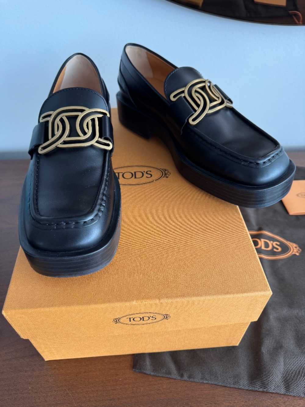 Tod’s Kate Black Calfskin Leather Chain Loafers 37.5 - 7.5 NWOT